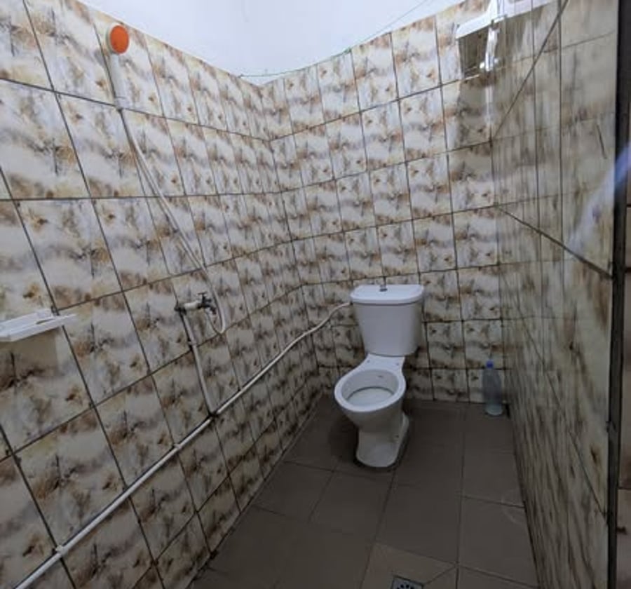 Vaste chambre à louer à Logbessou