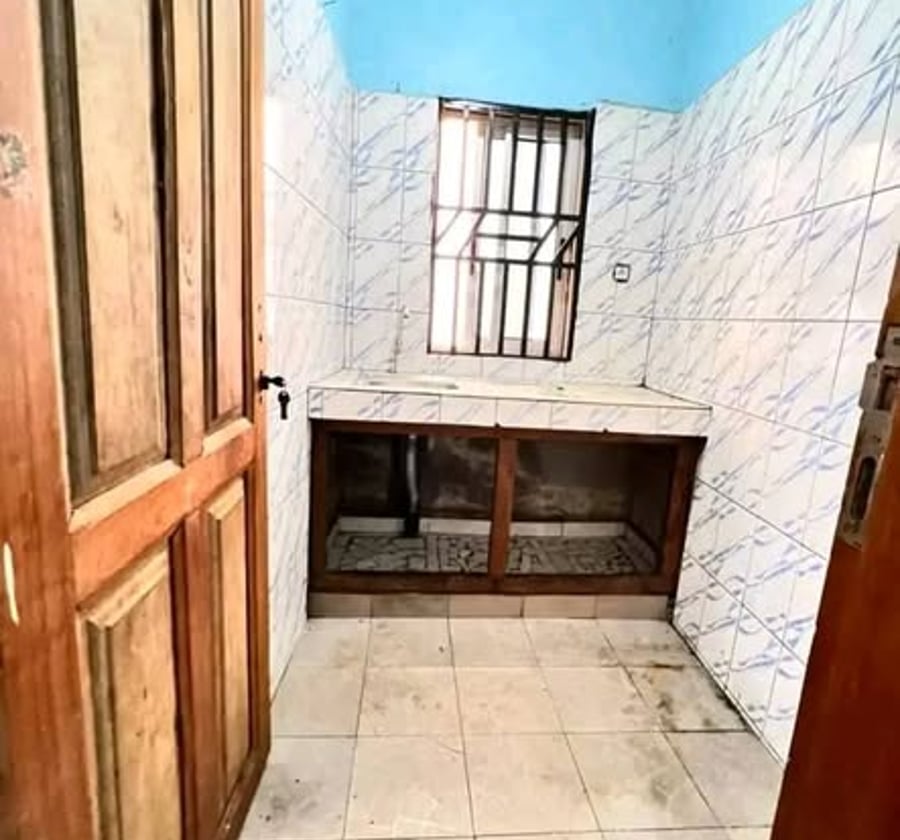 Studio moderne à louer à Logbaba Saker