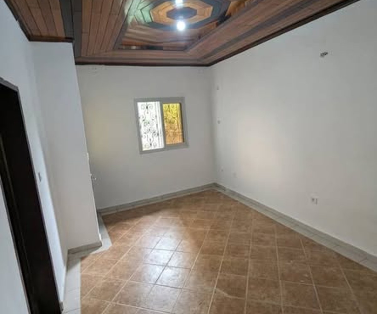 Studio moderne à louer à Odza (Petit Marché)