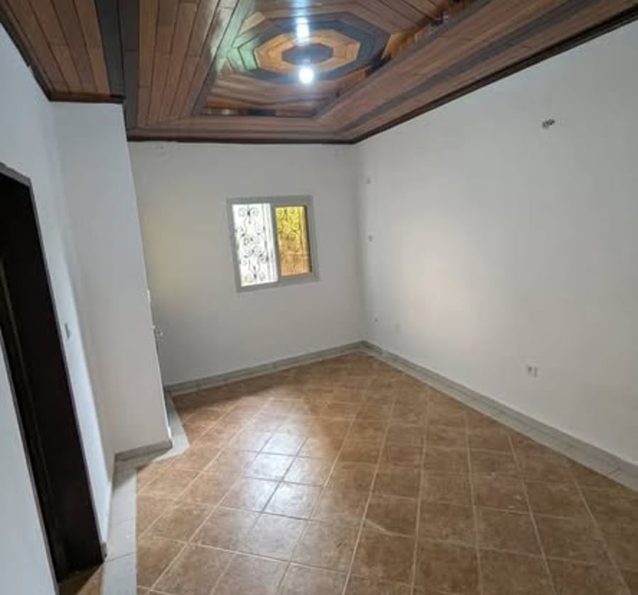 Studio moderne à louer à Odza (Petit Marché)