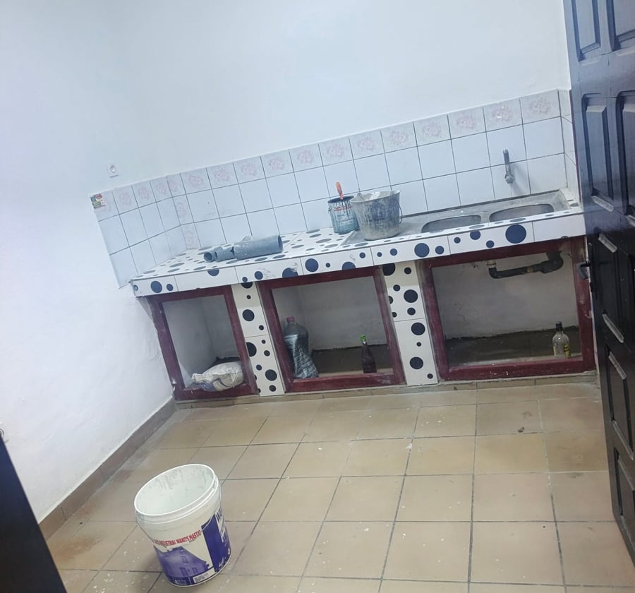 Appartement 3 chambres à Ndogbon - 150 000 XAF/mois