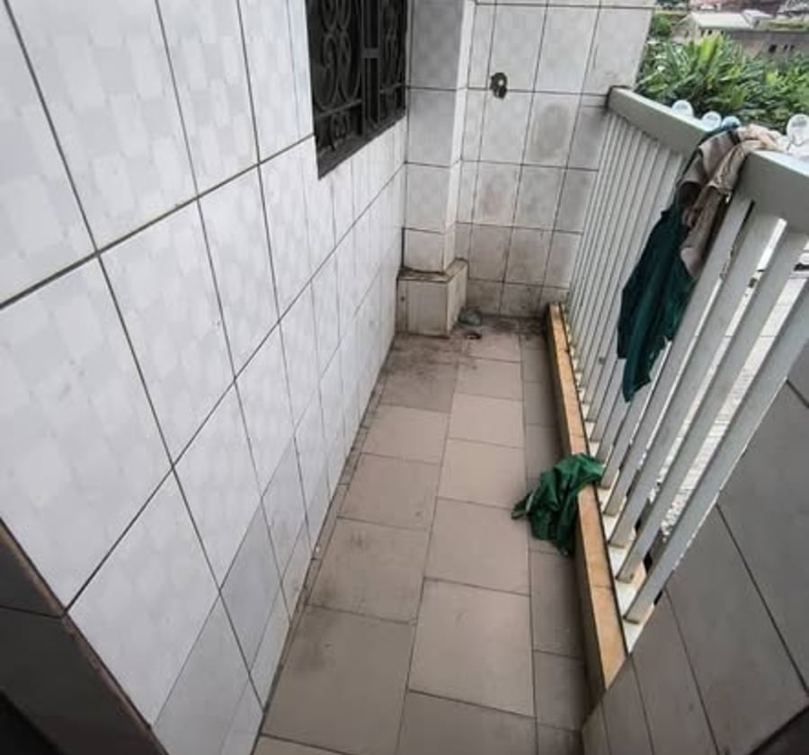 Studio moderne à louer à Ndogbong Bifaga