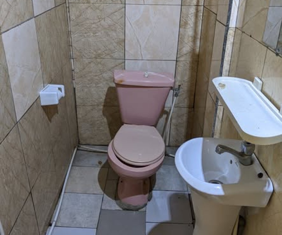 Vaste chambre moderne à louer au Petit Génie Simbock