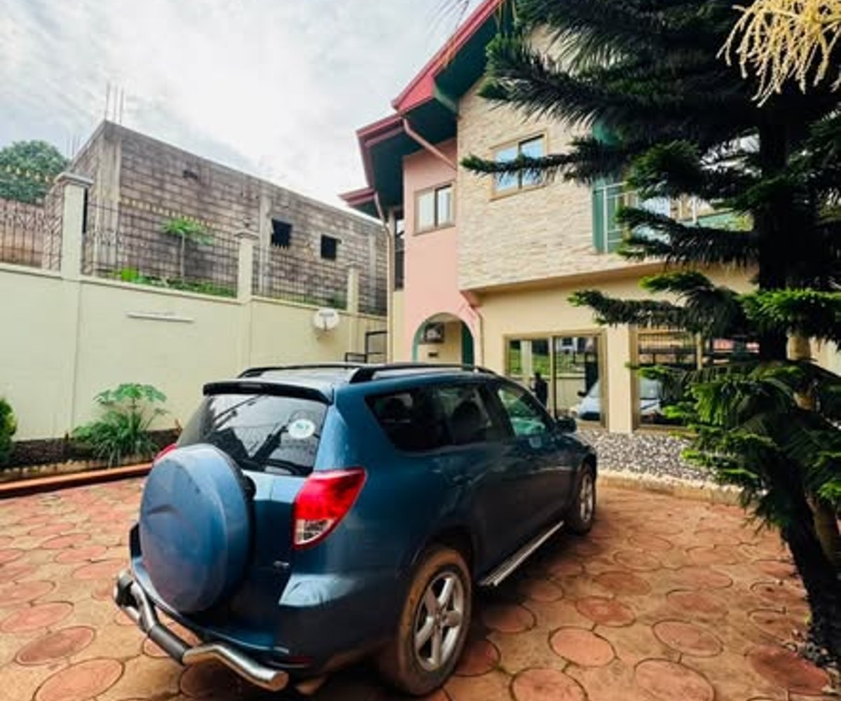 Vaste maison individuelle à louer - Damas, Yaoundé
