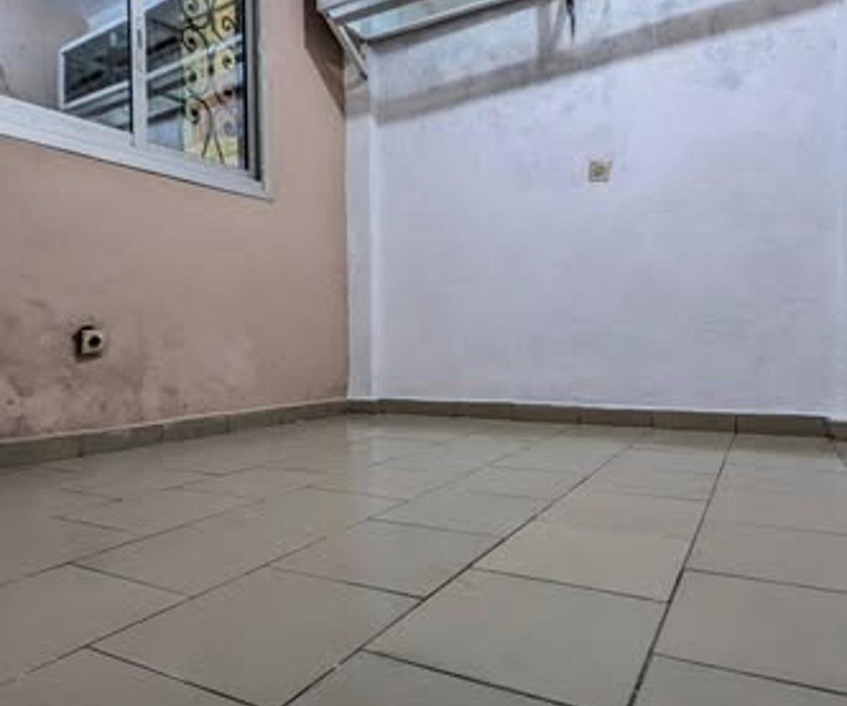 Studio moderne 4 pièces à Ndogbong - 50 000 XAF/mois