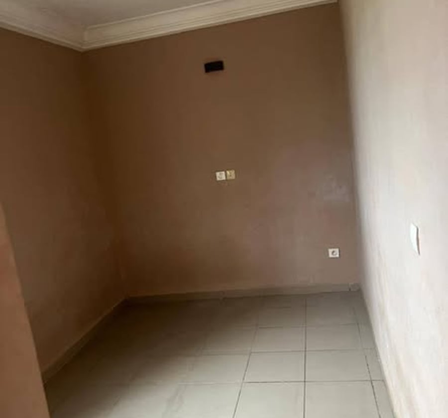 Chambre moderne à louer - Yassa, Douala