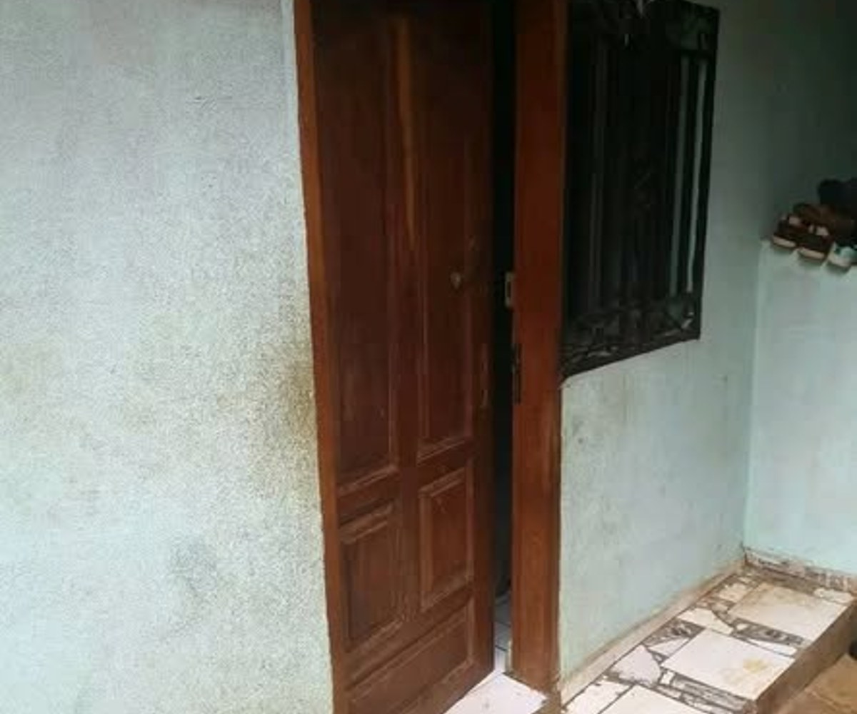 Studio moderne à Emombo