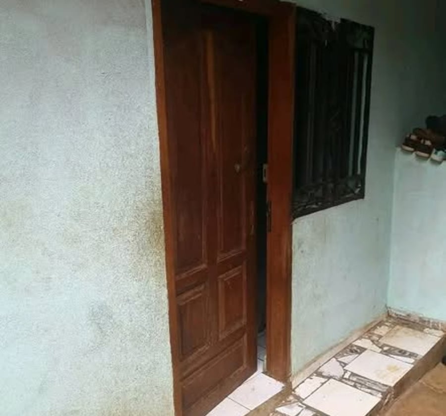 Studio moderne à Emombo