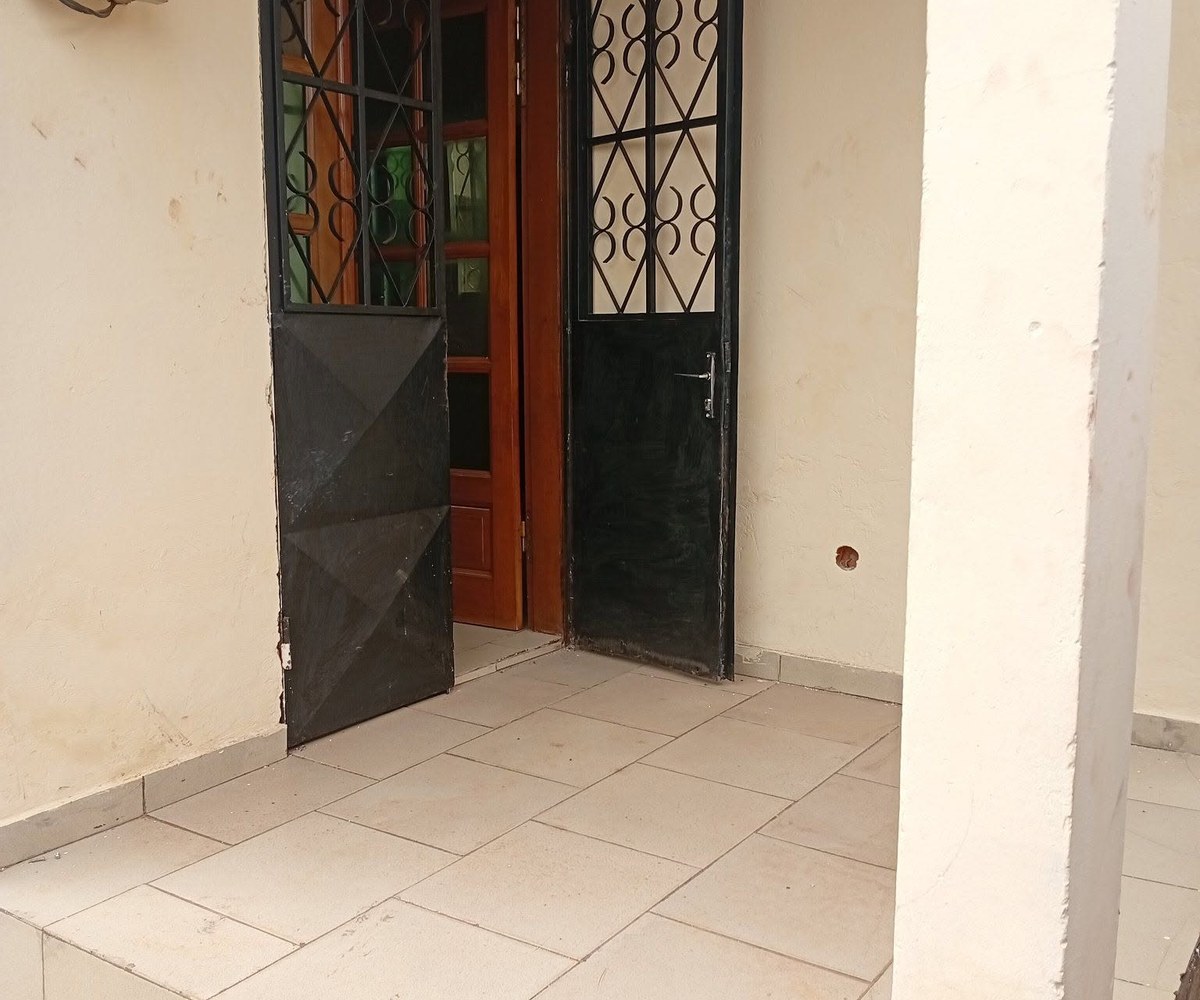 Grand studio moderne à louer - Mimboman OPEP