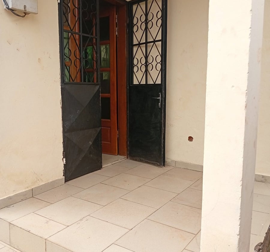 Grand studio moderne à louer - Mimboman OPEP