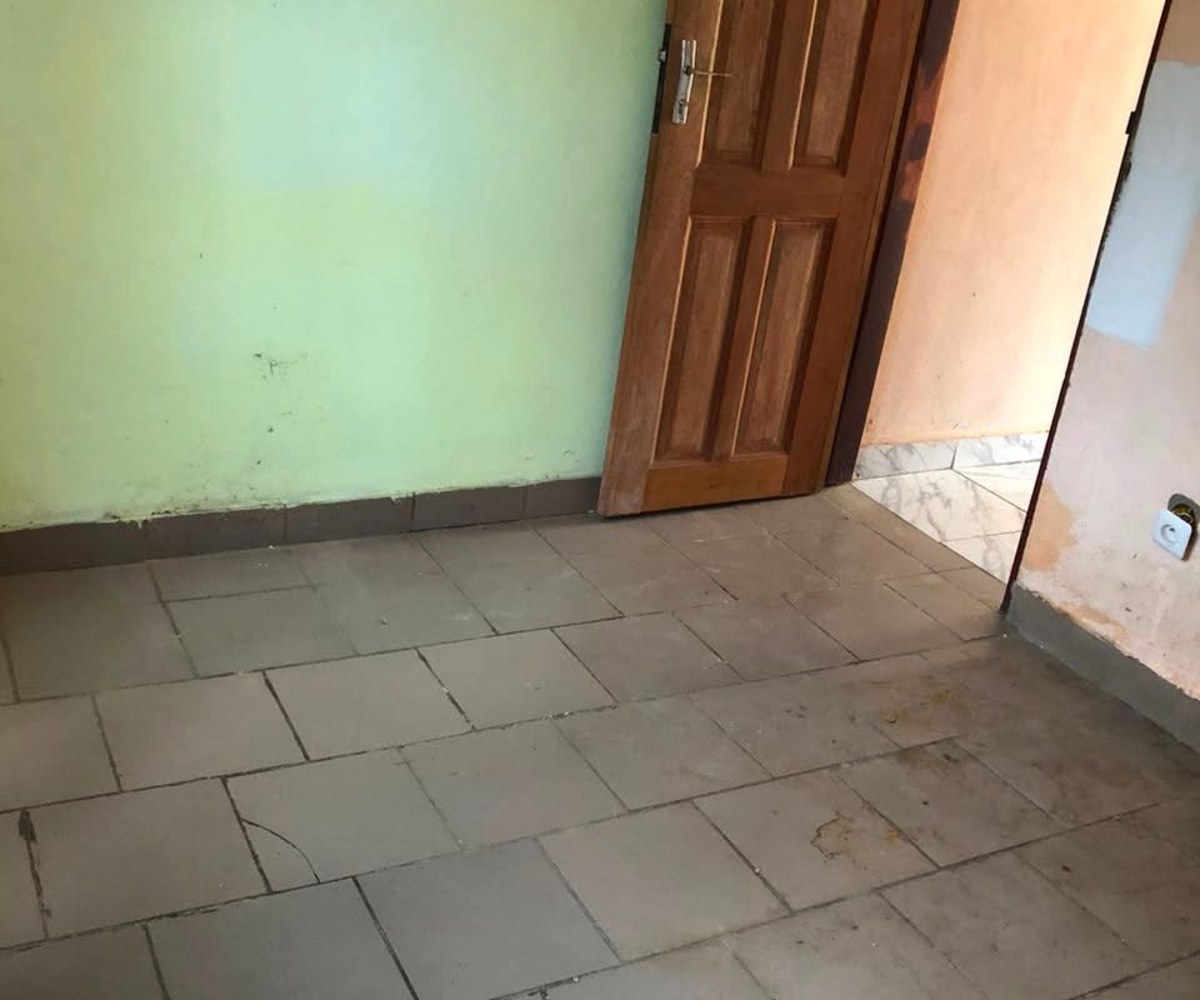 Tél : service immobilier/ frais de visite 5.000 FCFA / commission 1 mois