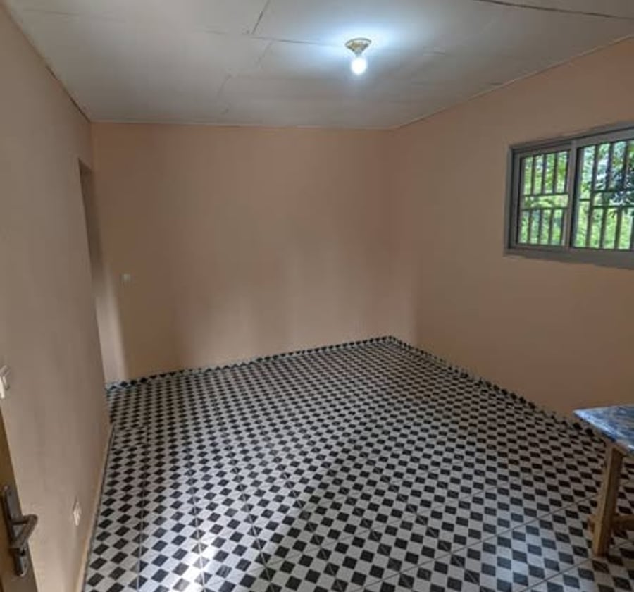 Studio moderne 4 pièces à Nkolfoulou
