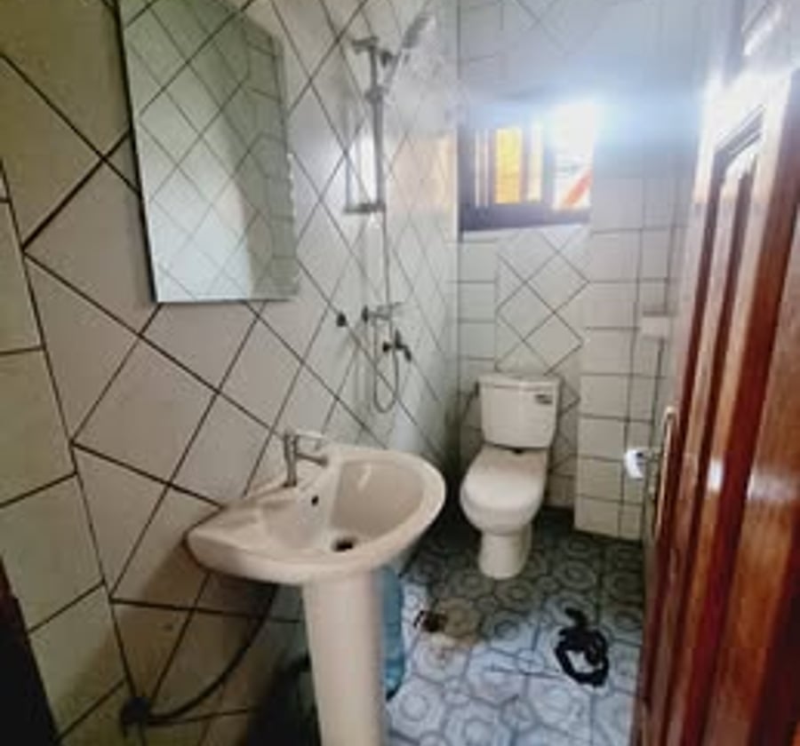 Appartement lumineux et sécurisé à Logbessou