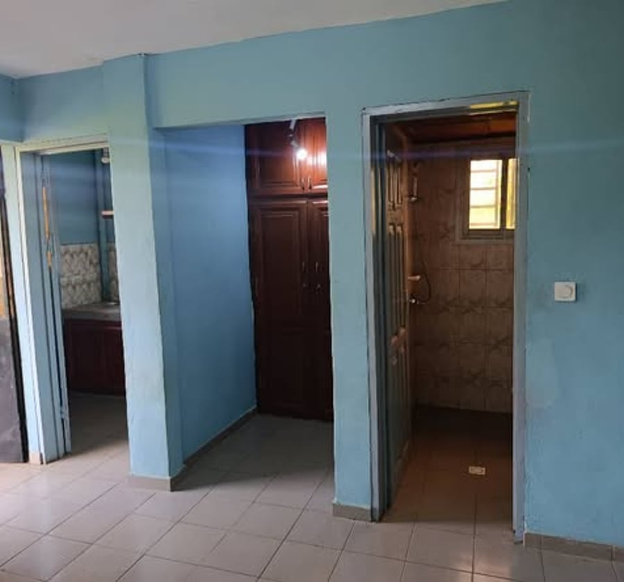 Chambre moderne à louer à Awae Escalier, Yaoundé
