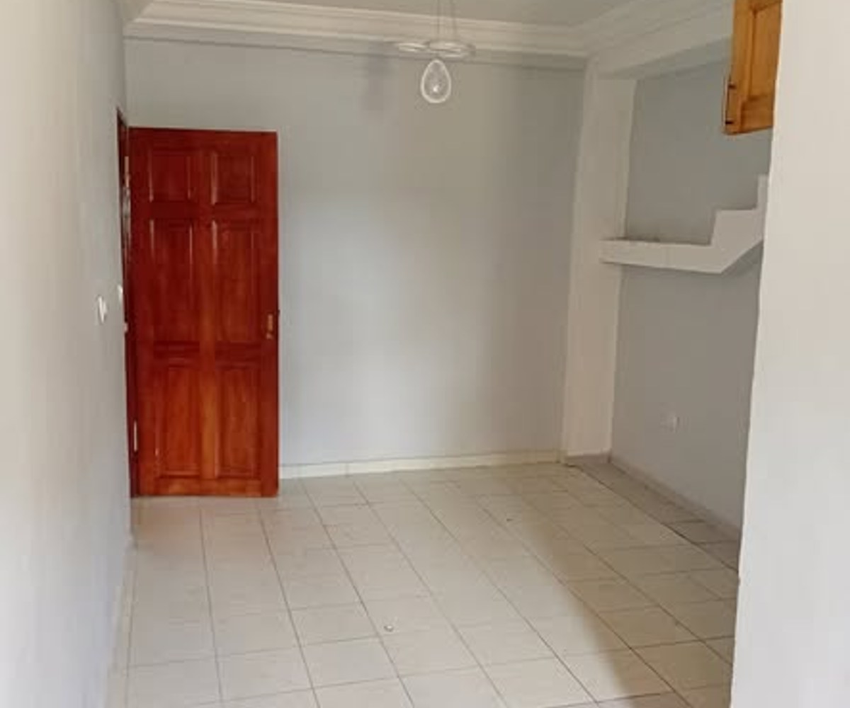 Jolie Appartement à Louer - Odza Petit Marché