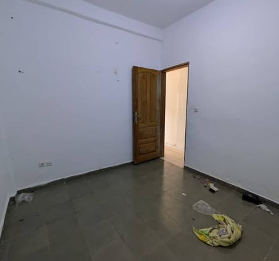 Studio moderne à louer à Logbessou