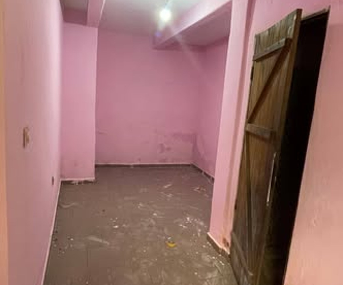 Grande chambre à louer à Logbessou