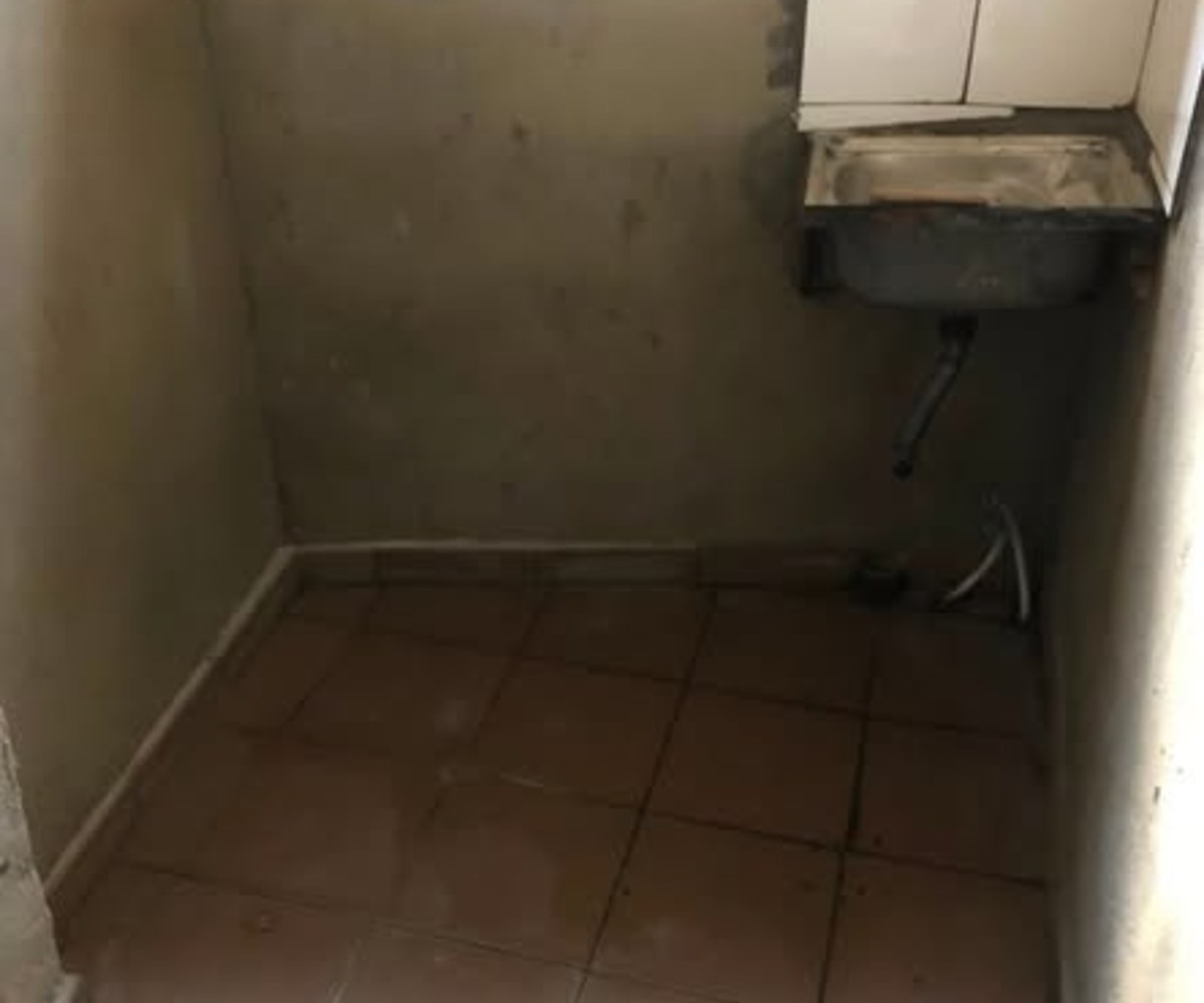 Chambre moderne avec coin cuisine à louer à Beedi