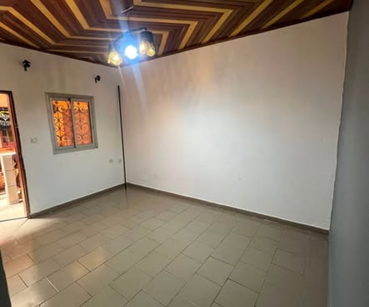 Studio moderne à Biyem-Assi TKC