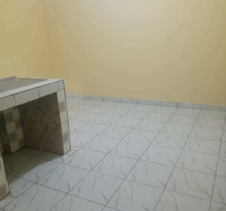 Grande chambre moderne à louer - Nkoabang, la vie continue