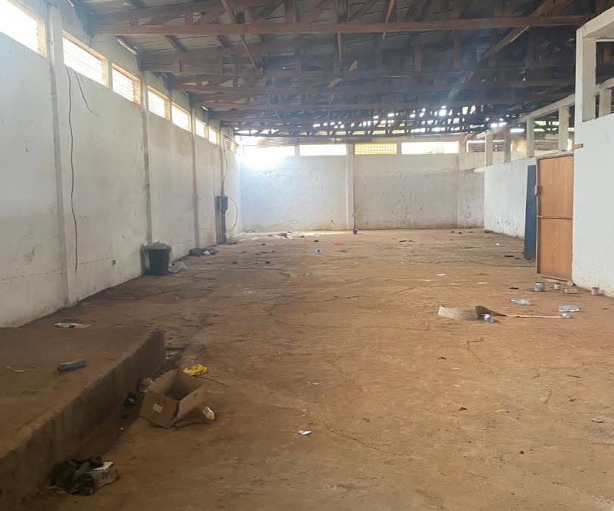 Entrepôt de 3000 m² à louer à Tsinga Village