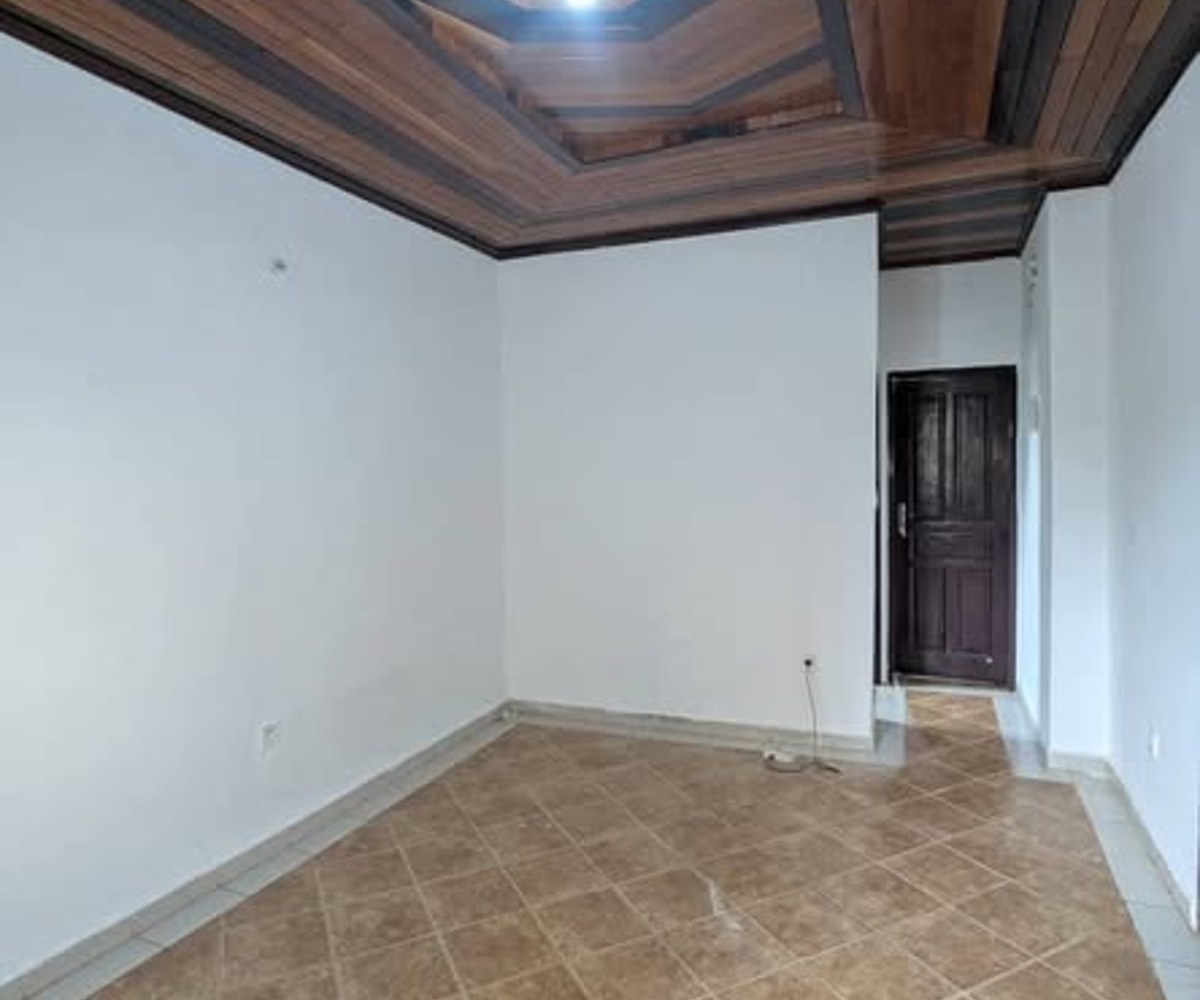 Studio à louer à Odza Petit Marché - 60 000 FCFA/mois