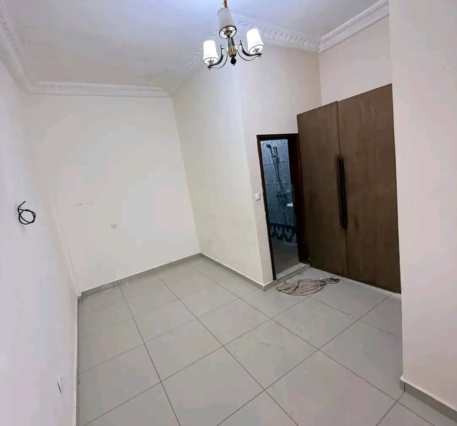 Chambre moderne à Bonamoussadi rond point Maetur - 35 000 XAF/mois