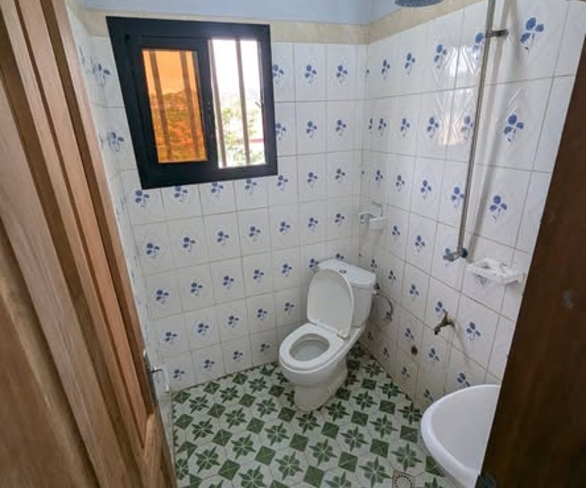 Vaste studio moderne à louer à Obobogo