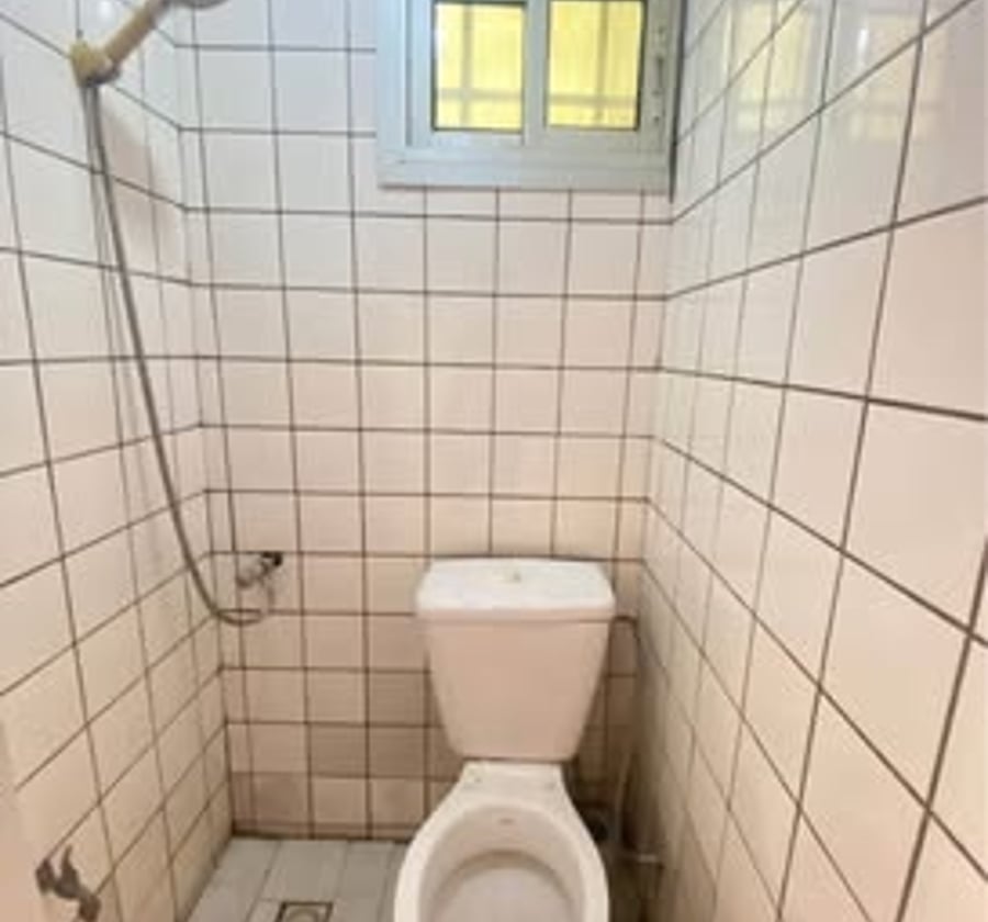 Chambre moderne à Odza petit marché