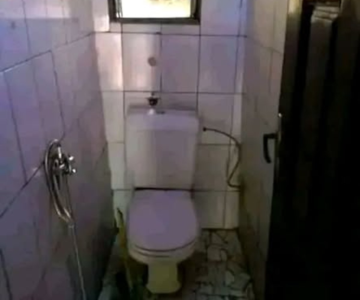 Grande chambre moderne à louer à Nkoabang