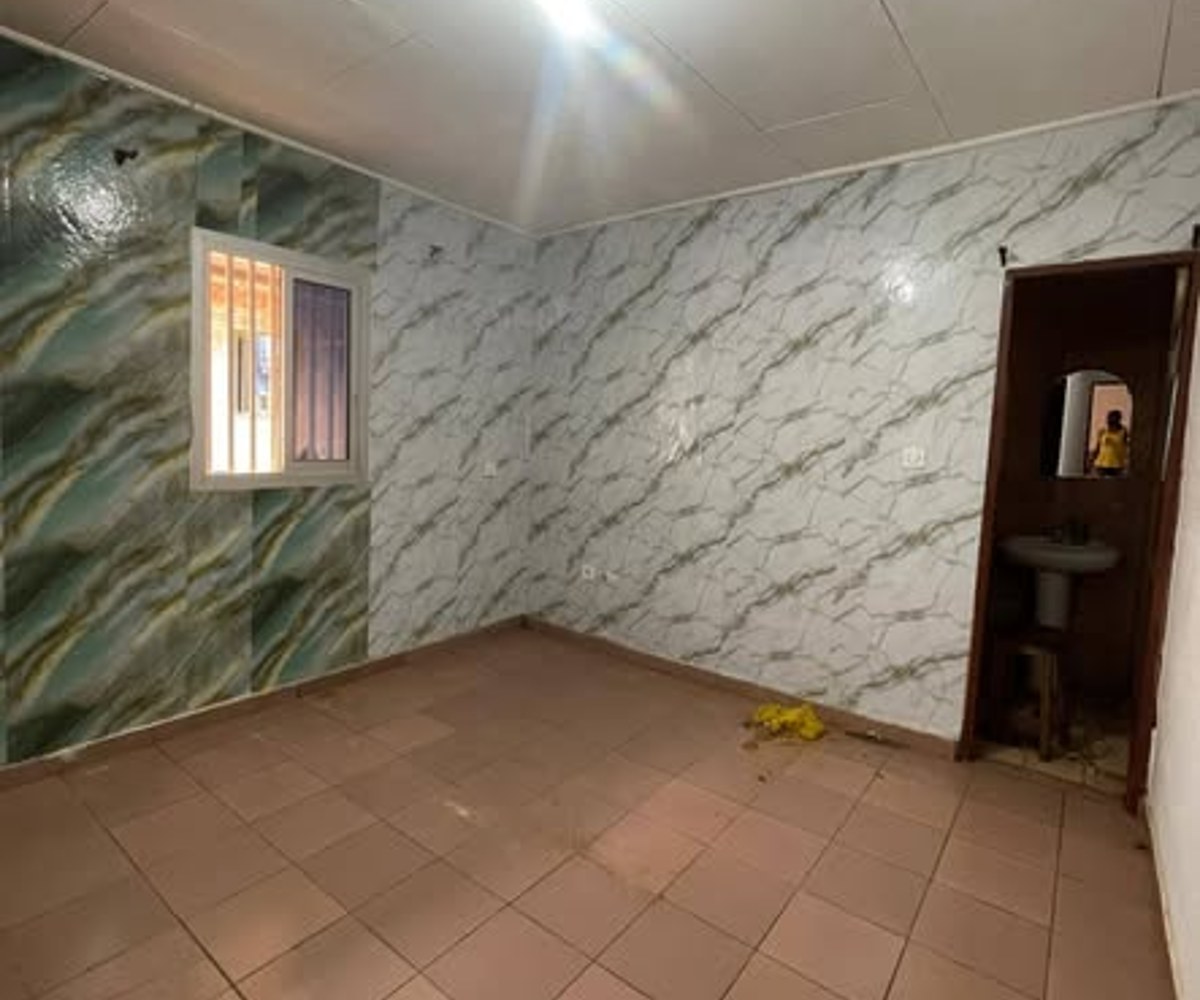 Studio 3 pièces à louer à Tradex Éleveur - Yaoundé