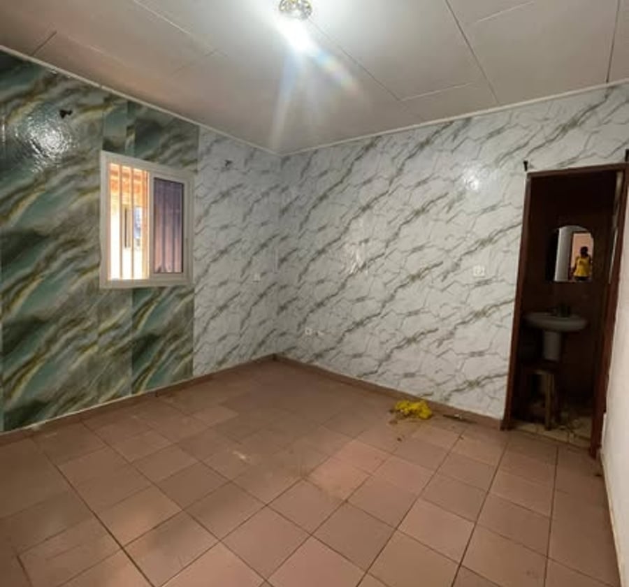 Studio 3 pièces à louer à Tradex Éleveur - Yaoundé