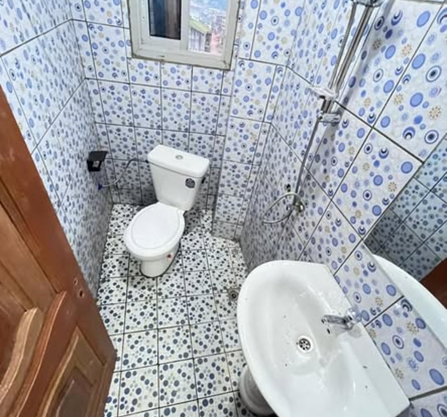 Studio moderne à louer à Olembe