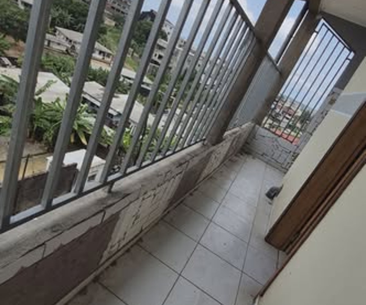 Chambre moderne 2 pièces à Douala Tradex village borne 10