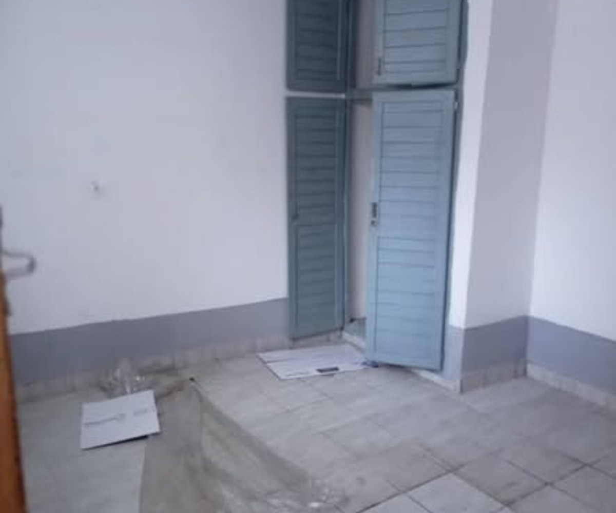 Vaste chambre moderne à louer - Ndogbong, Douala