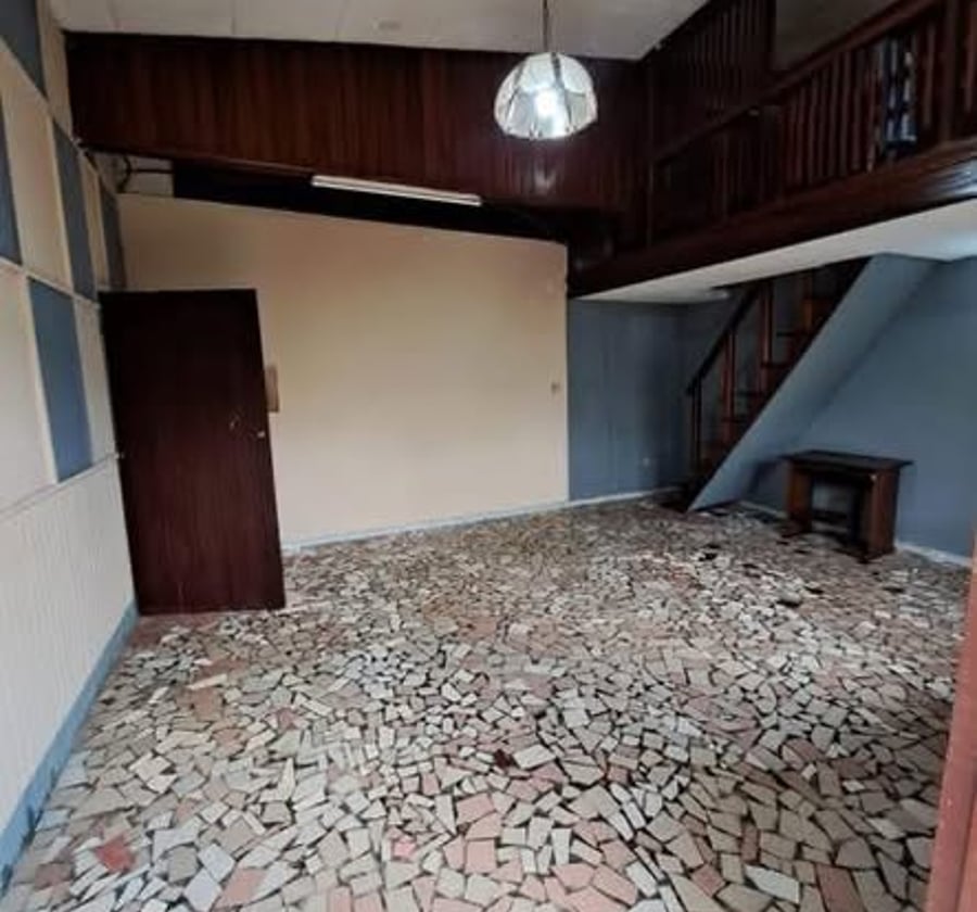 Studio moderne à Odza