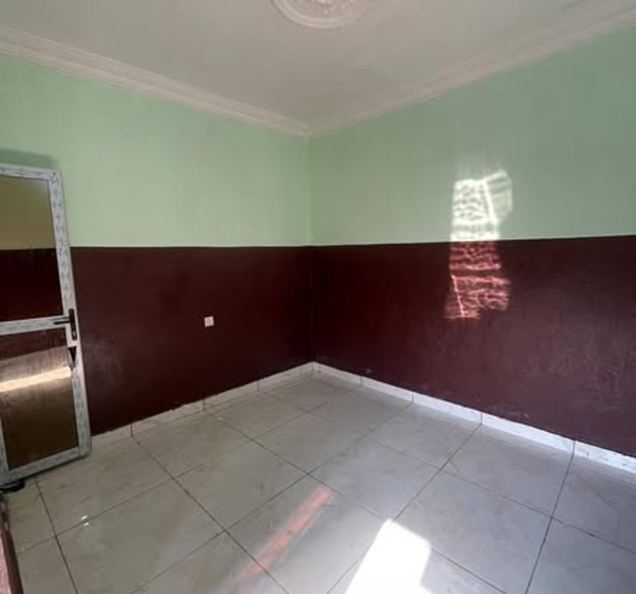 Grande chambre moderne à PK 15