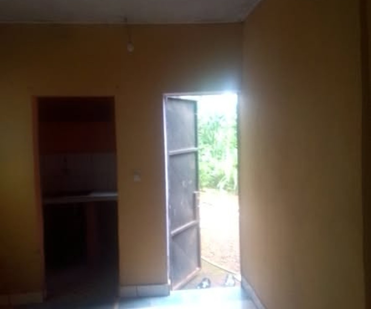 Chambre moderne à louer - Tsinga Village (rond-point Razel)