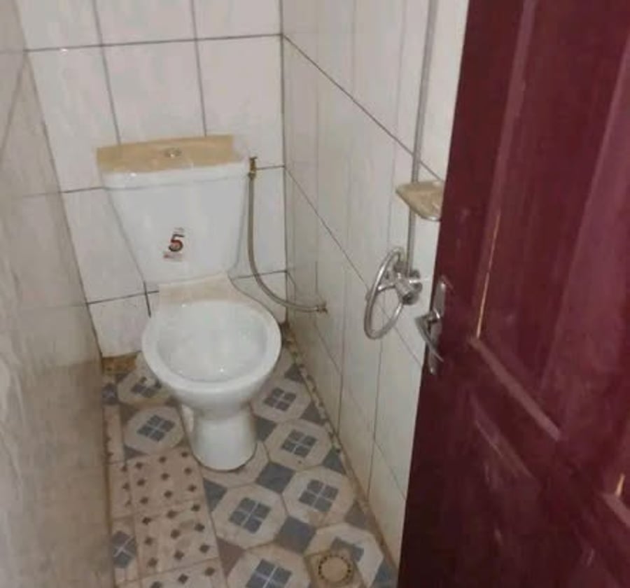 Chambre moderne à Nkolfoulou avec parking