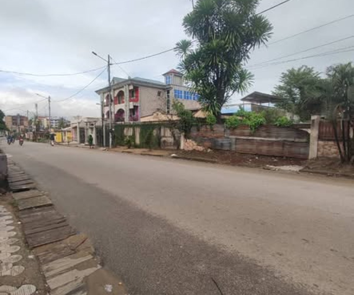 Terrain à vendre - Cité Sic, Douala - 300 m²
