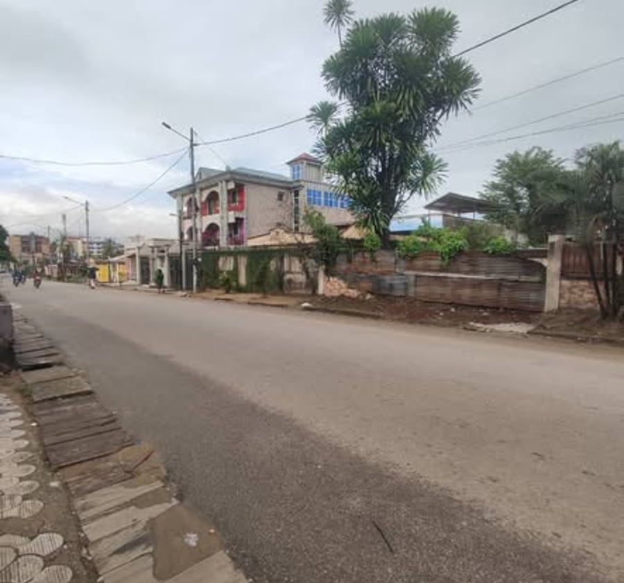 Terrain à vendre - Cité Sic, Douala - 300 m²