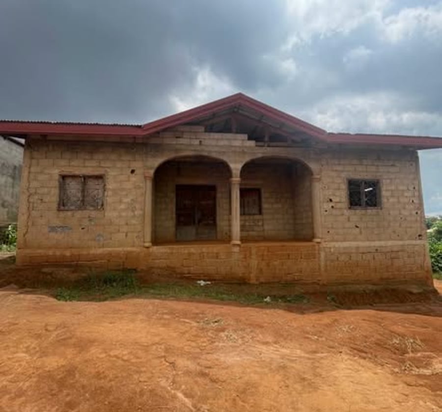Maison et terrain à vendre à Nkoabang, Yaoundé