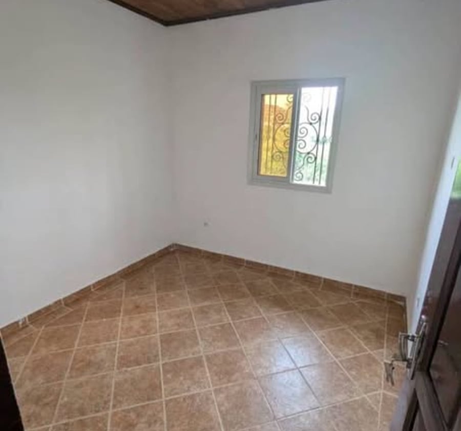 Studio moderne à Odza