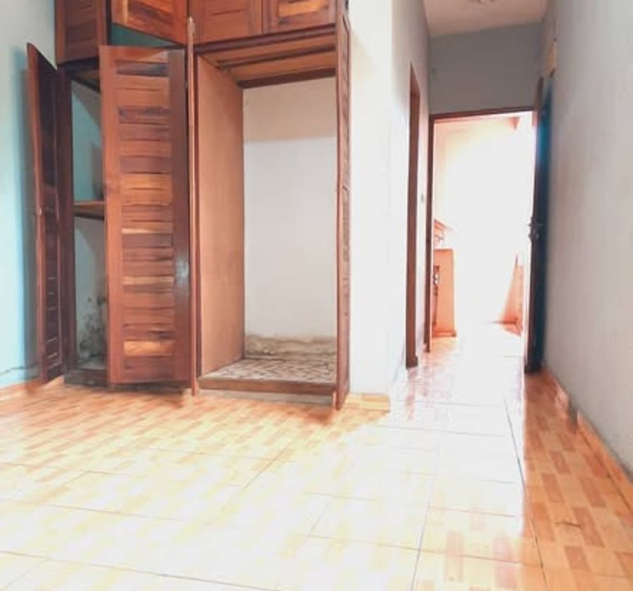 Grande chambre moderne - Hôpital de la caisse, Yaoundé