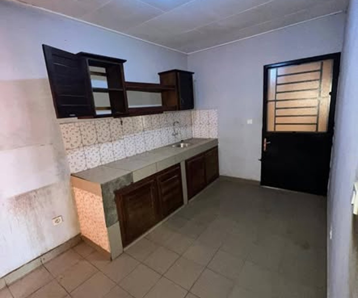 Appartement moderne 3 chambres à louer – Ekoumdoum