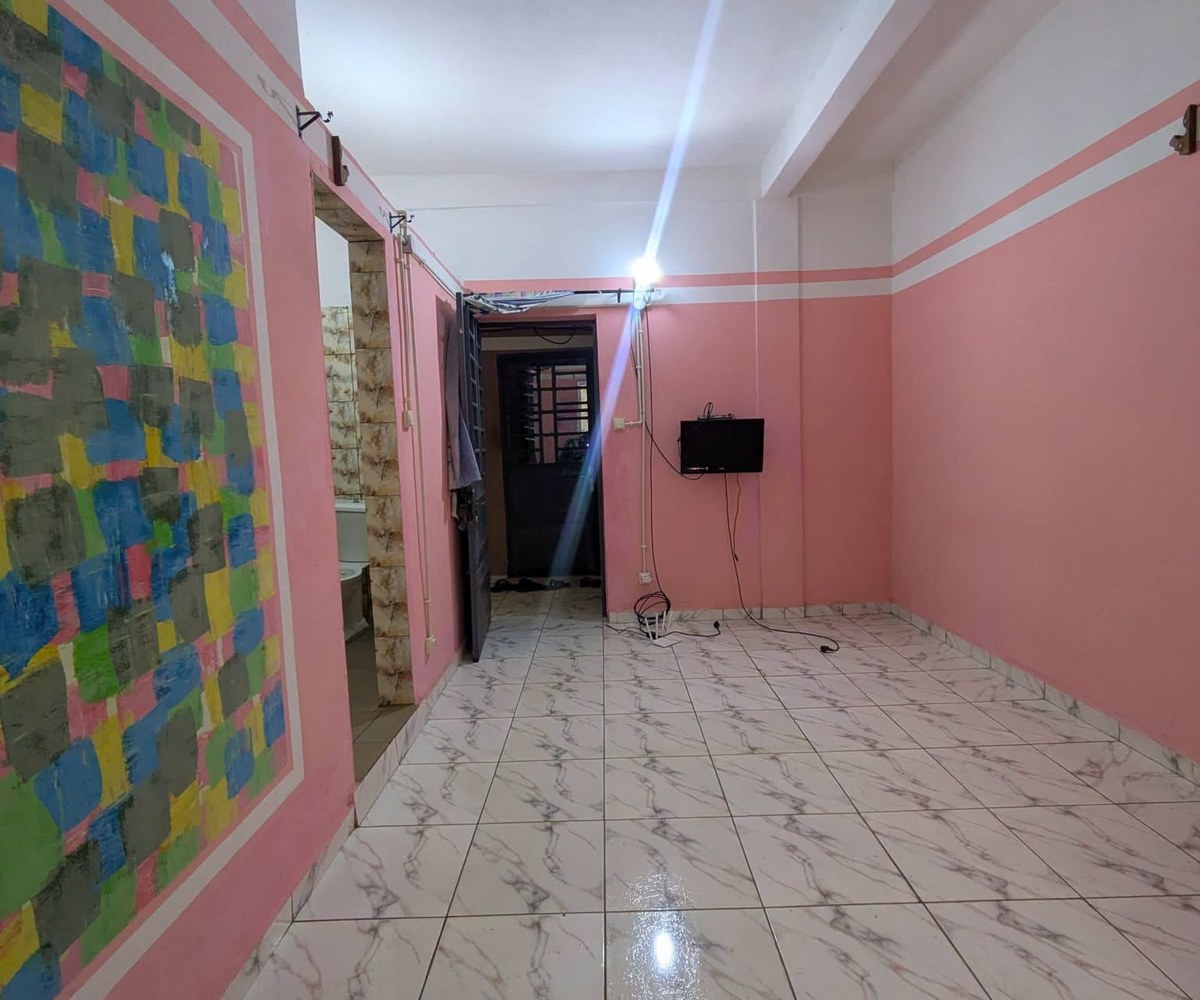 Jolie et vaste chambre à louer à Logbessou