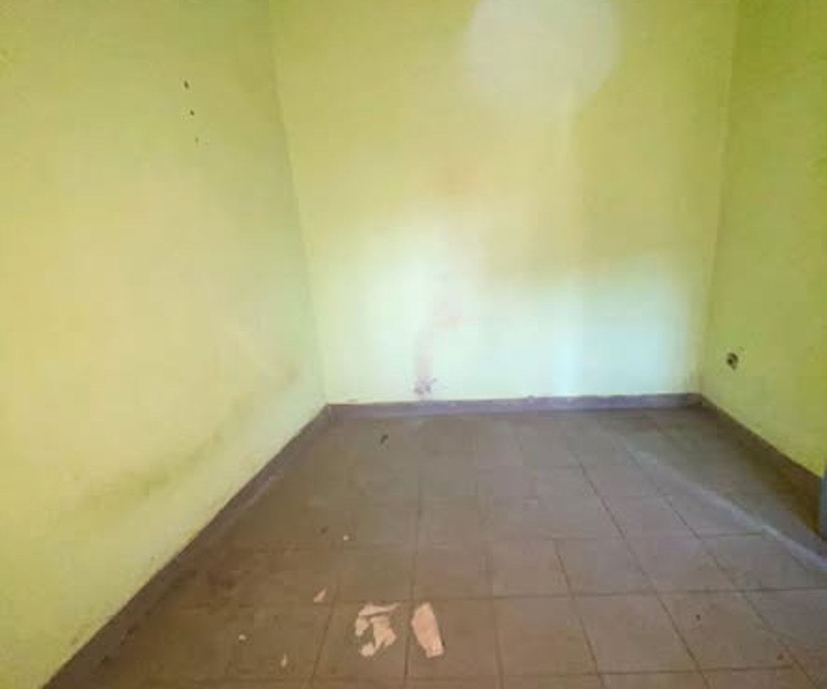 Studio à louer à Odza Dispensaire