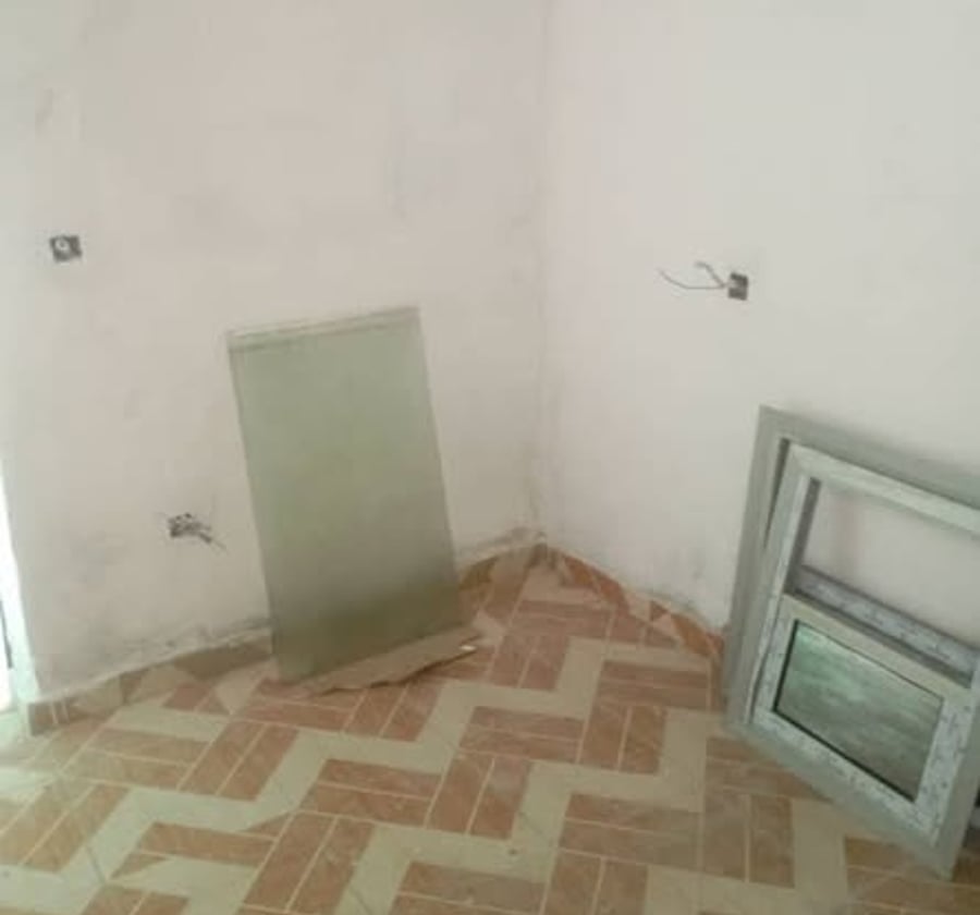 Grande chambre moderne à louer à Beedi (Douala)