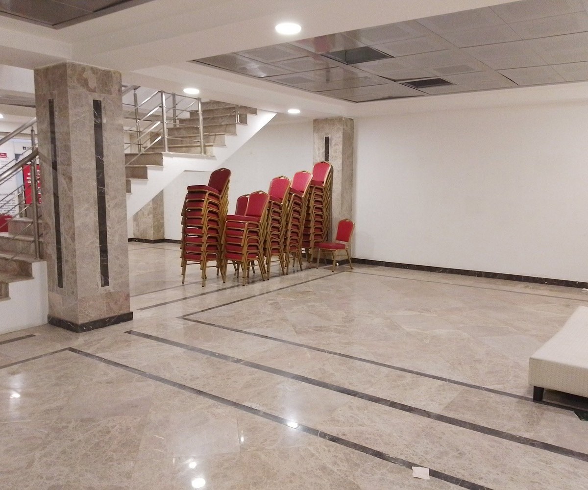Emplacement commercial haut standing à louer - Yaoundé Centre-ville