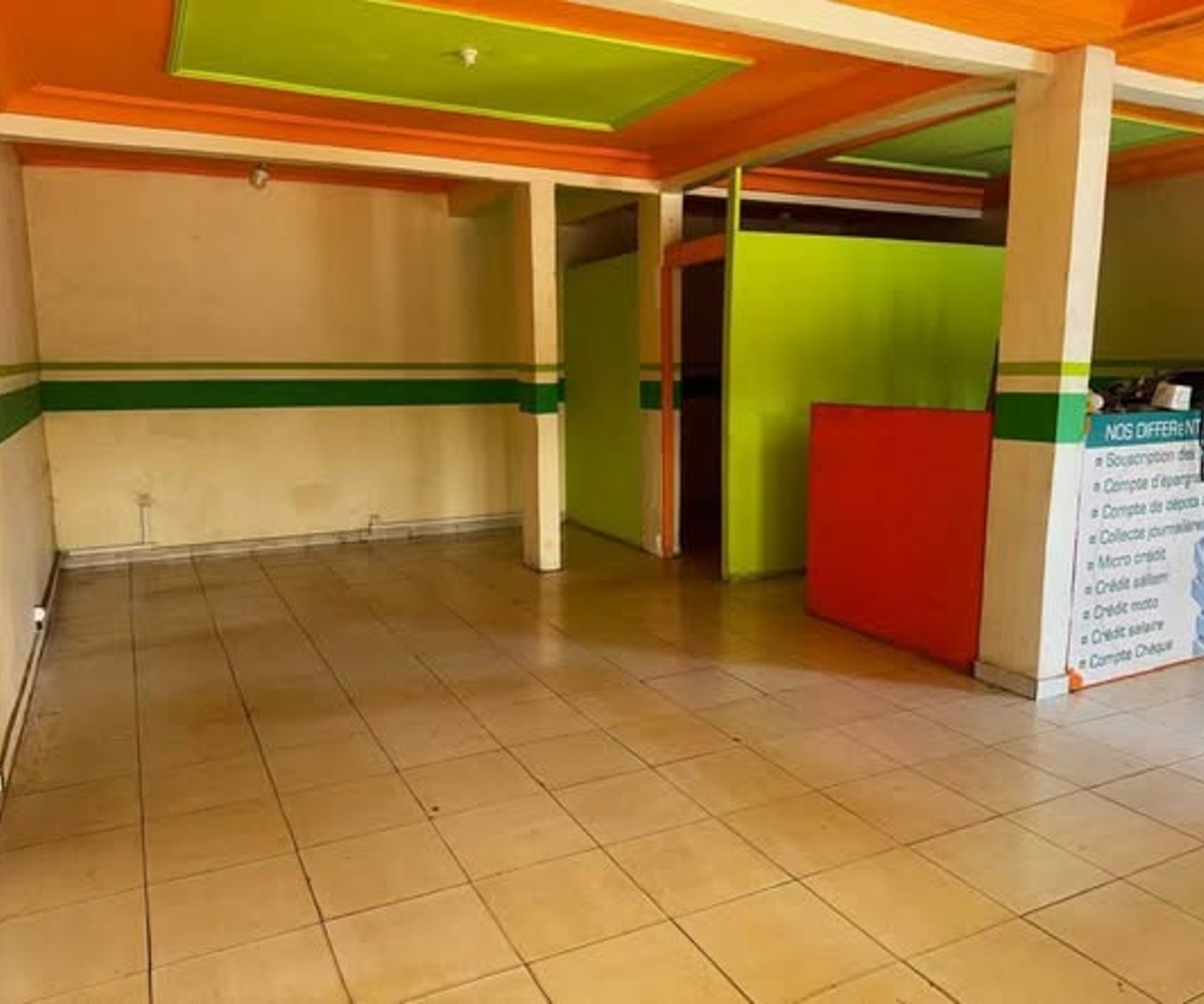Local commercial à louer - Ekounou